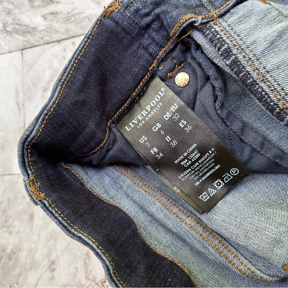 LIVERPOOL Gia Glider Shorts 2 STITCHFIX - Picture 3 of 4